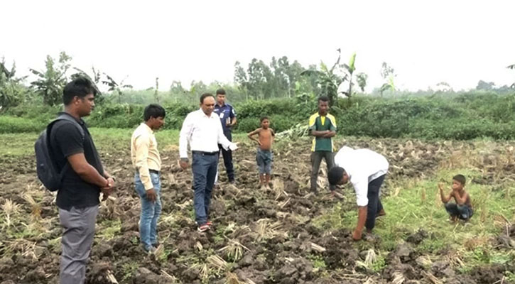 মাটিতে জ্বলছে আগুন, ভাসছে পানিতেও!